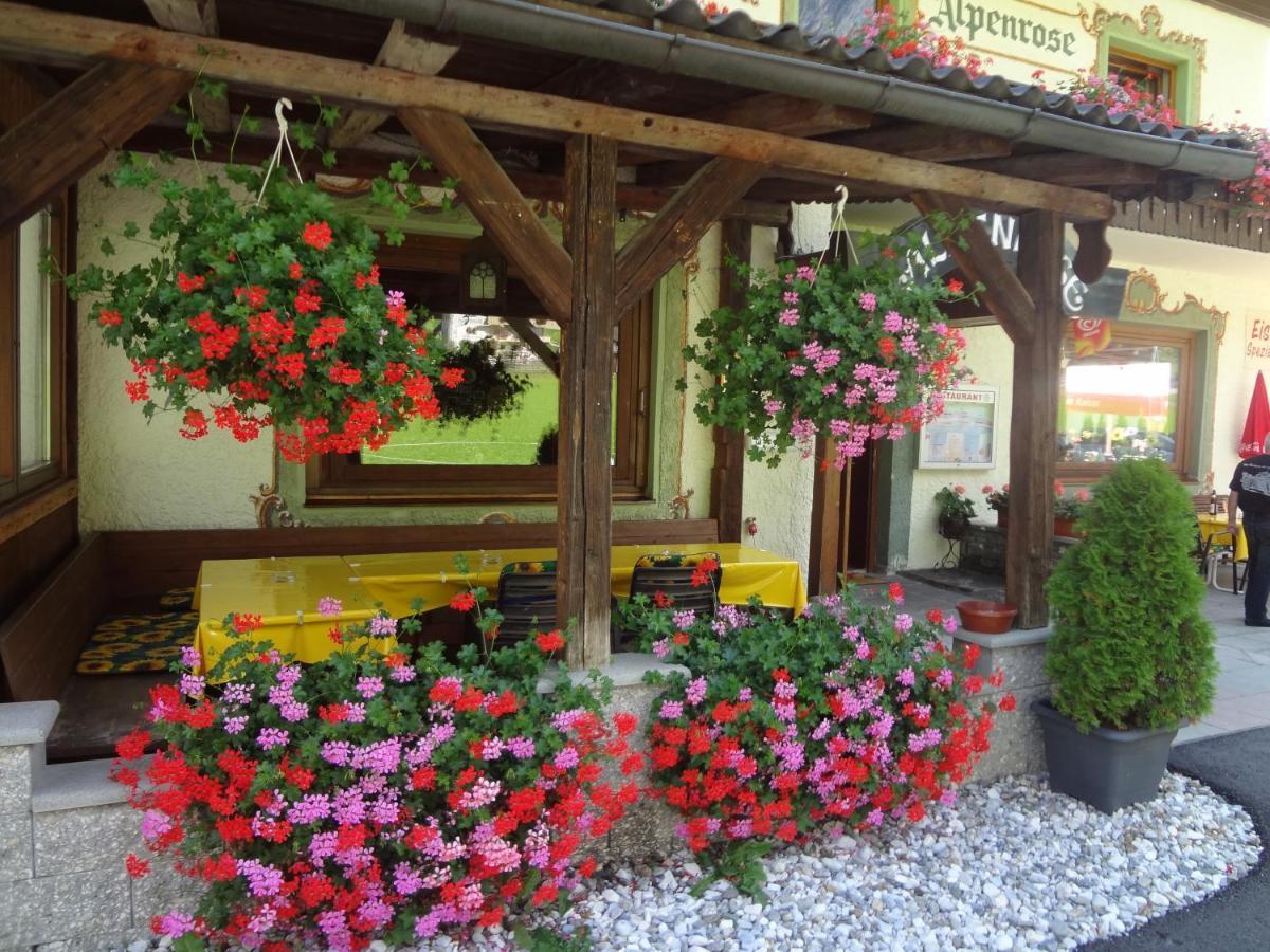 Pension Nina & Gasthof Alpenrose Gschnitz Exterior photo